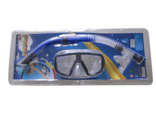 Swimming goggles + Straws